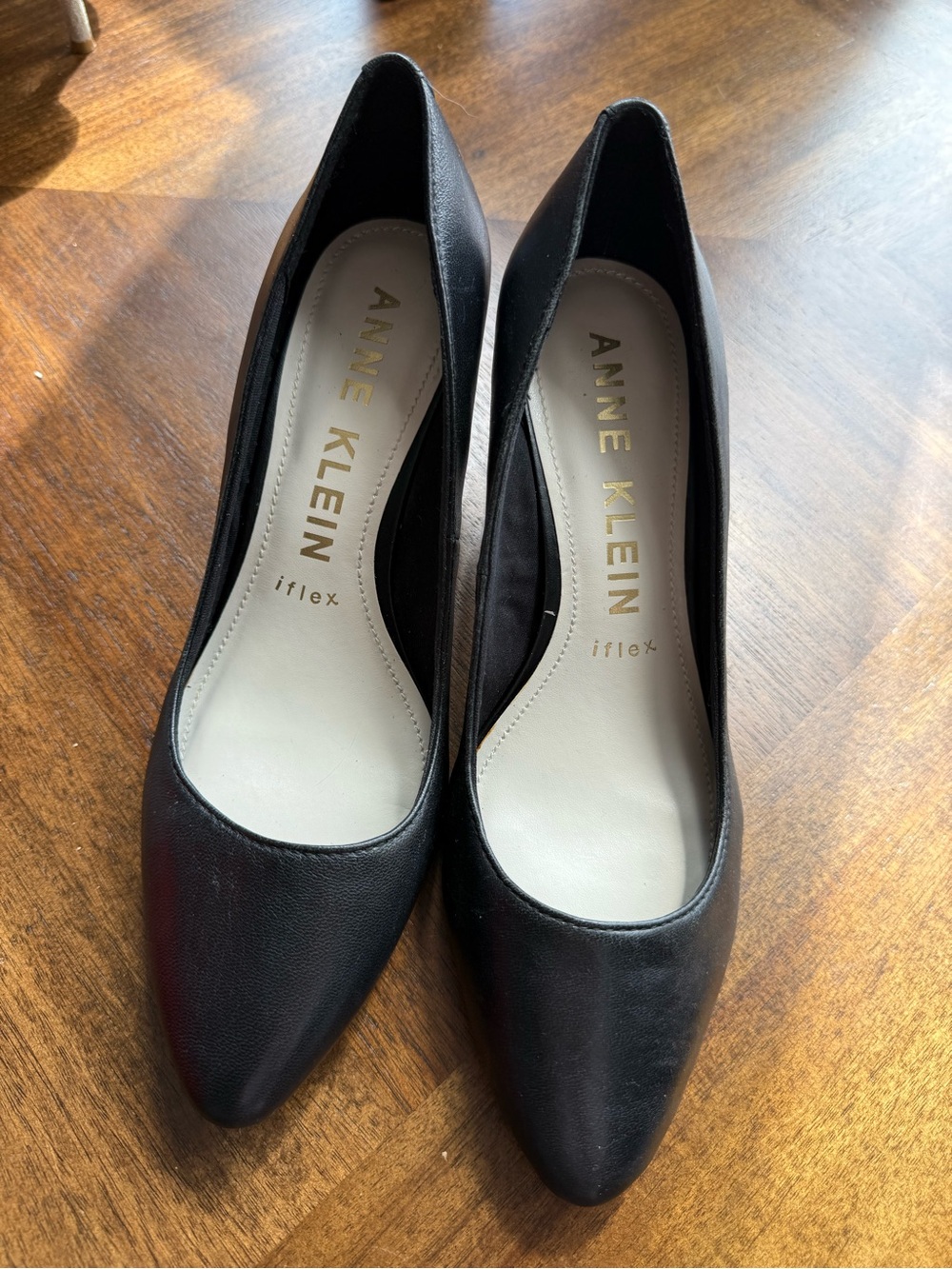 Anne Klein Black Pointed-Toe Pumps Size 8M